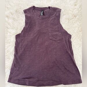 Vuori Pocket Muscle Tank - Plum